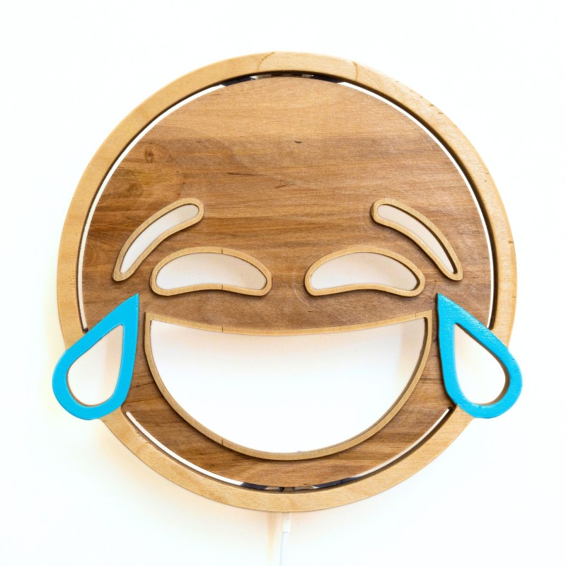 Applique Emoji Smile LED RGB Smart Artigianale in Legno